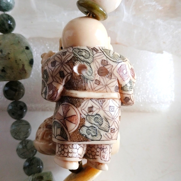 NETSUKE NECKLACE BUDDHA RIDING TURTLE HOLDING LOTUS 29" LONG - Picture 4 of 10